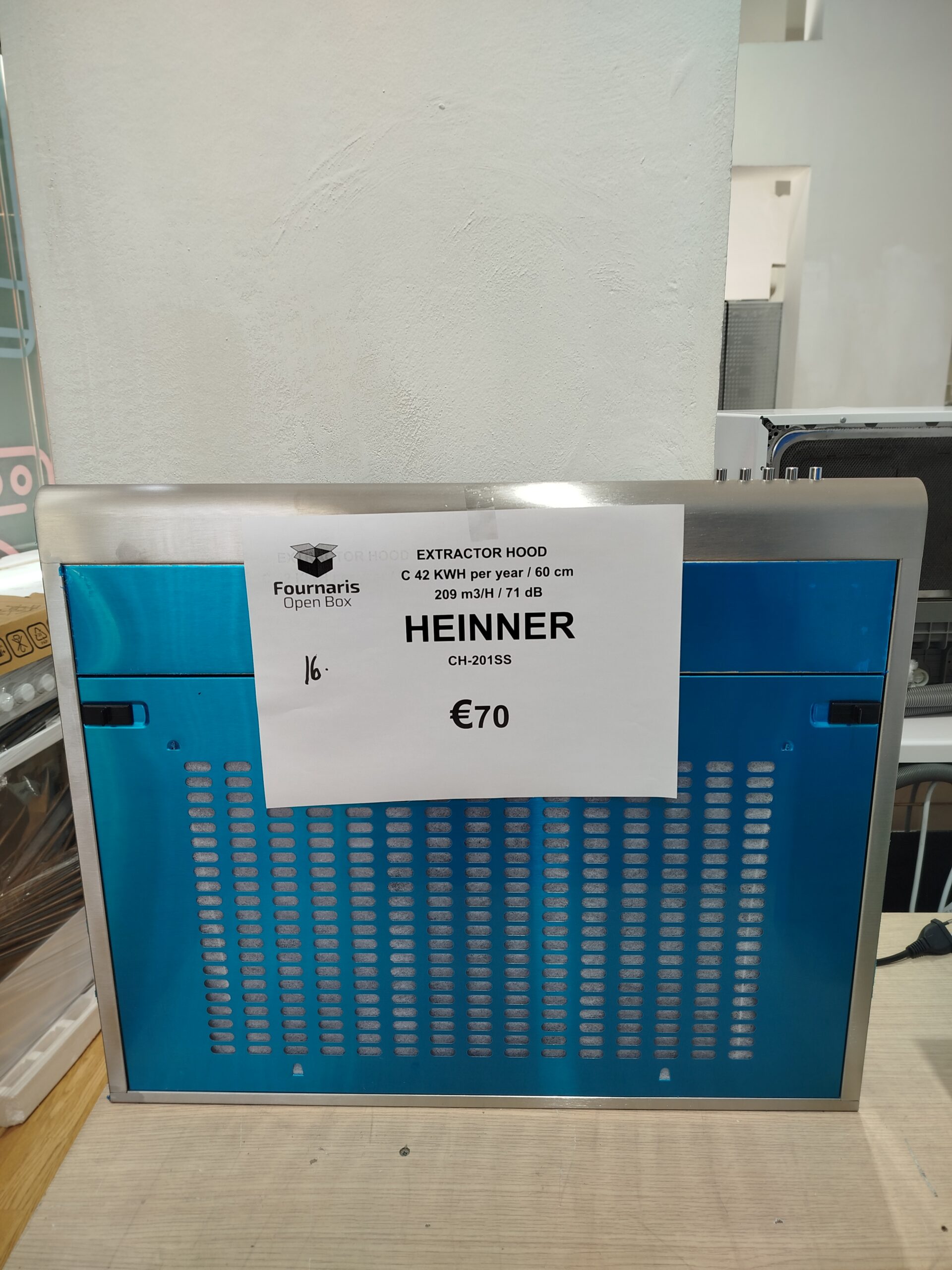 16. EXTRACTOR HOOD HEINNER CH-201SS