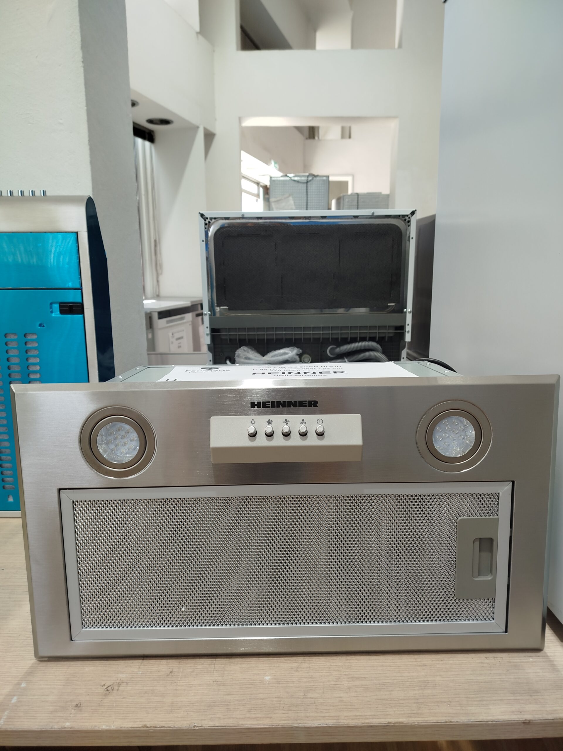 17. EXTRACTOR HOOD HEINNER HBIH-MD600IX
